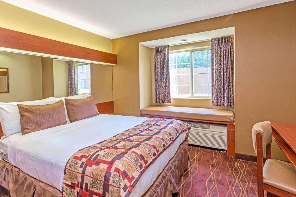 Microtel Inn & Suites By Wyndham Норкрос Стая снимка