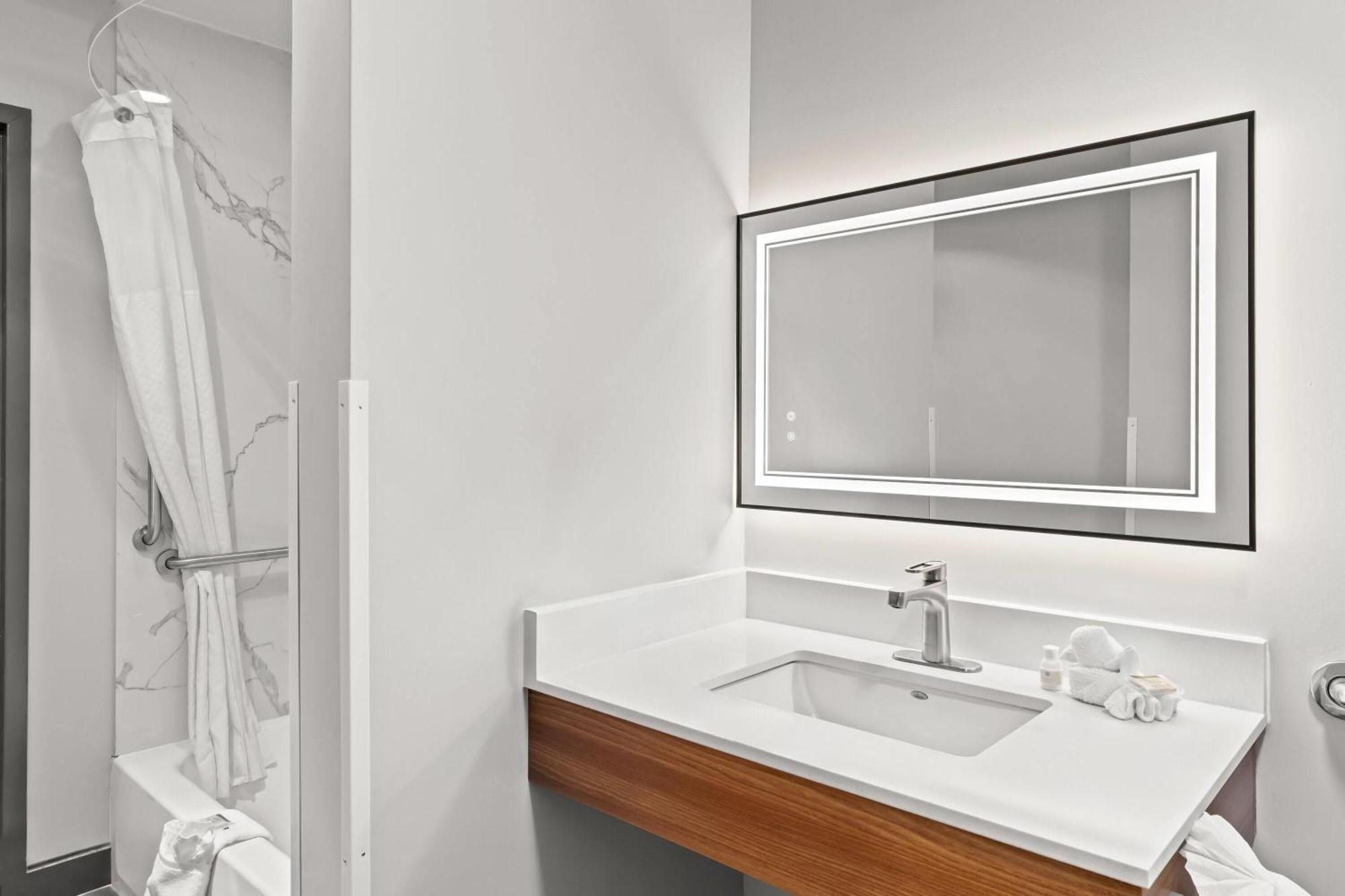 Microtel Inn & Suites By Wyndham Норкрос Екстериор снимка
