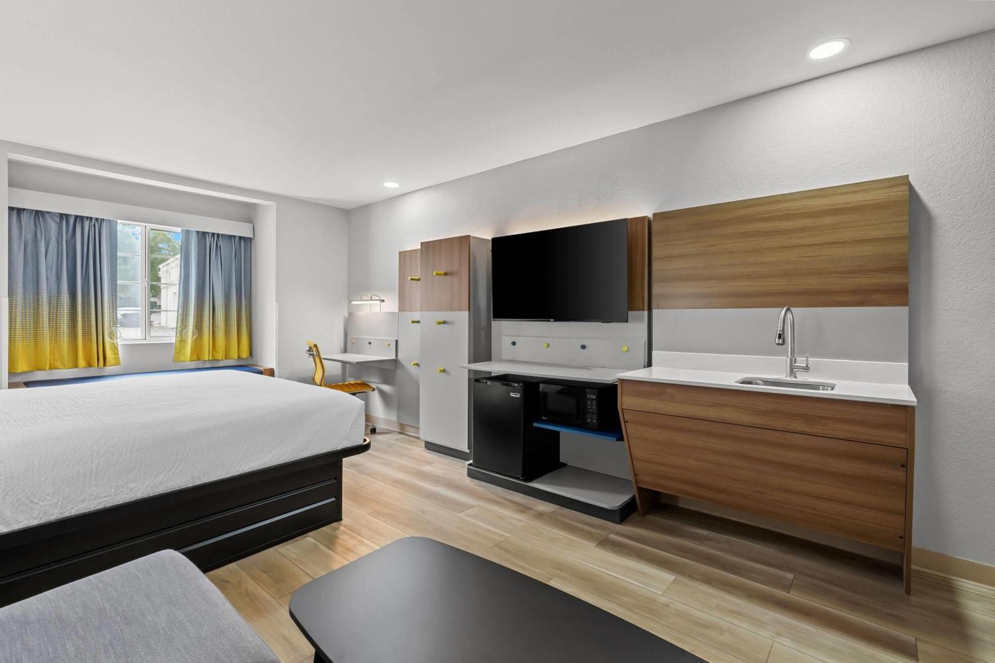 Microtel Inn & Suites By Wyndham Норкрос Екстериор снимка