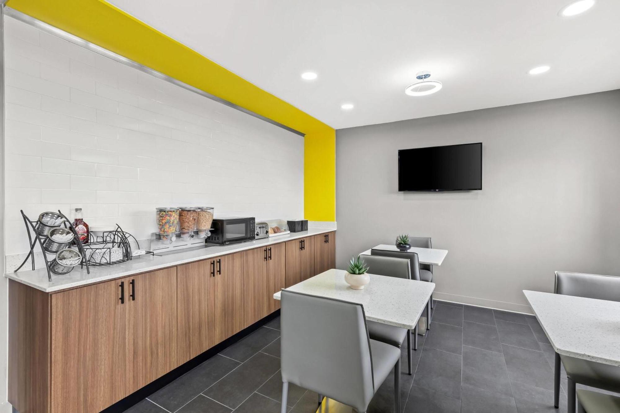 Microtel Inn & Suites By Wyndham Норкрос Екстериор снимка